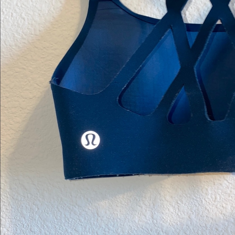 Lululemon Sports Bra Size 2 - Picture 3 of 4
